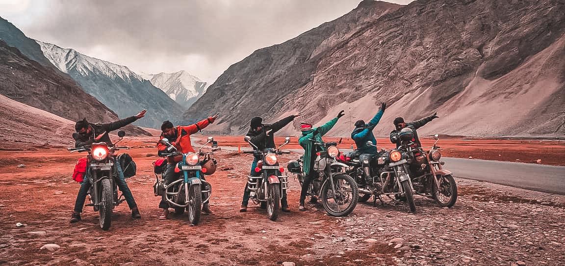 Bikers enjoying ladakh bike trip with kashmir travelogue.