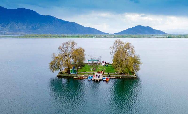 Char chanari, Dal lake