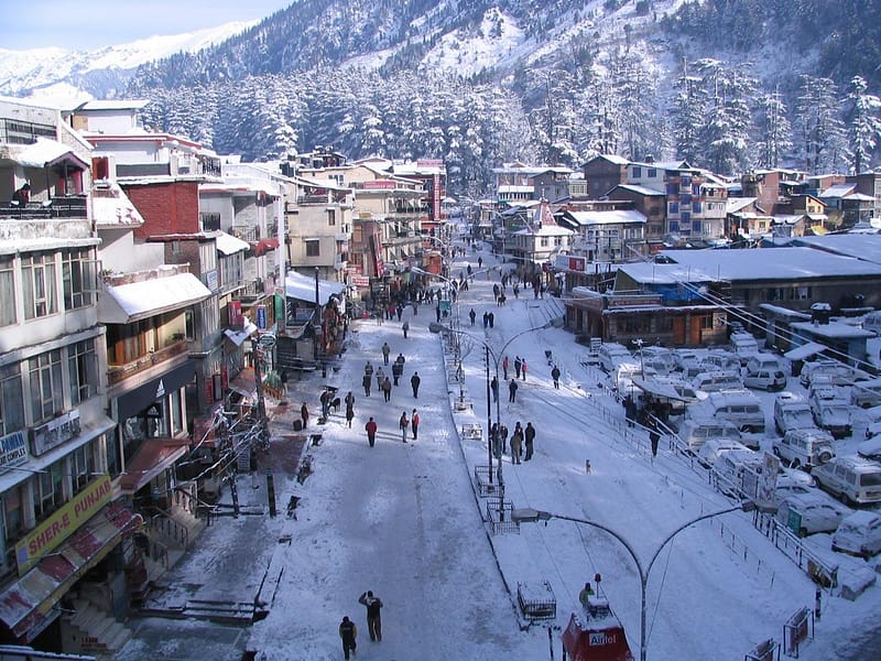 Manali market in snow view