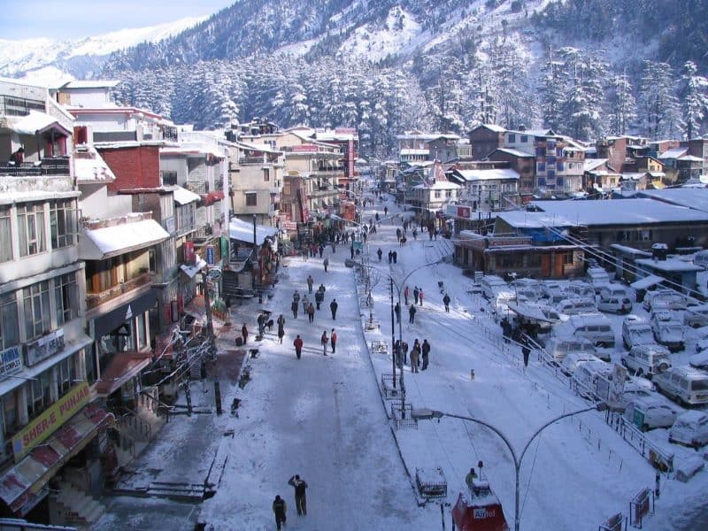 Manali market in snow view